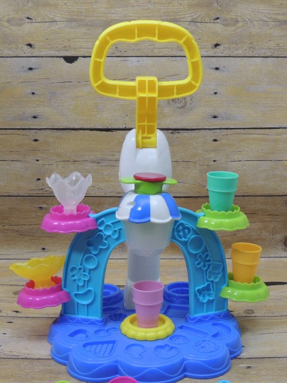 Play Doh Lot Cake Party and Ice Cream Parlor Sets